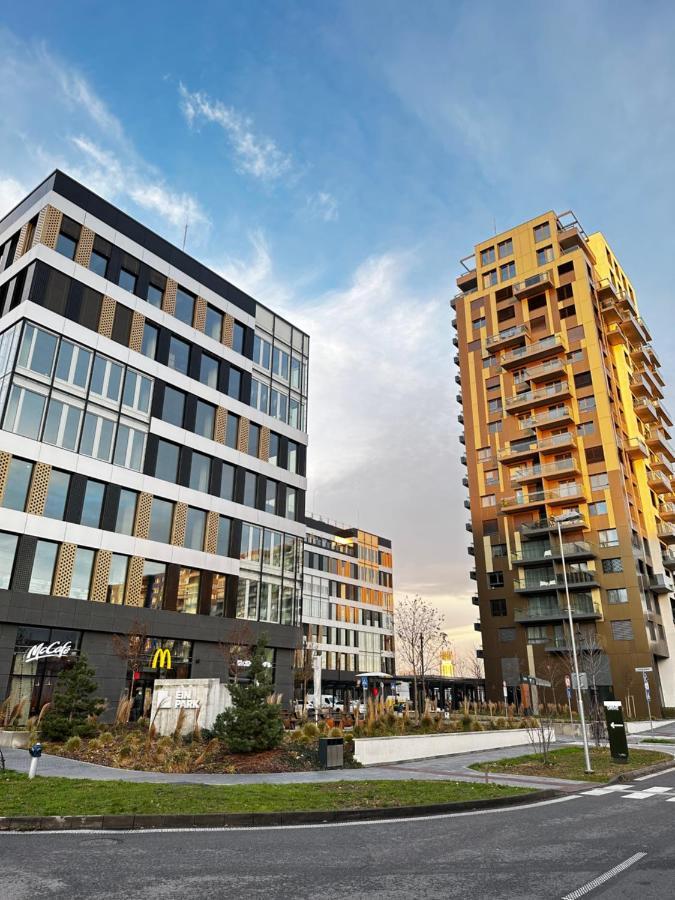Ein Park Apartment With Free Parking Pozsony Kültér fotó