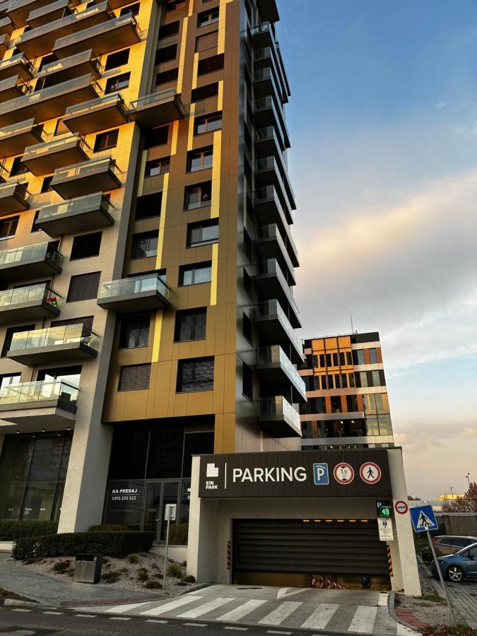 Ein Park Apartment With Free Parking Pozsony Kültér fotó