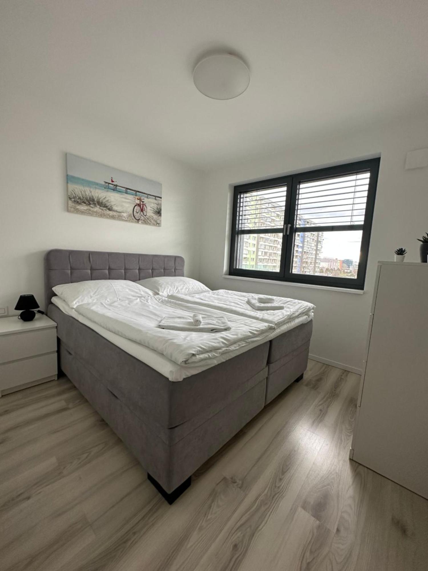 Ein Park Apartment With Free Parking Pozsony Kültér fotó