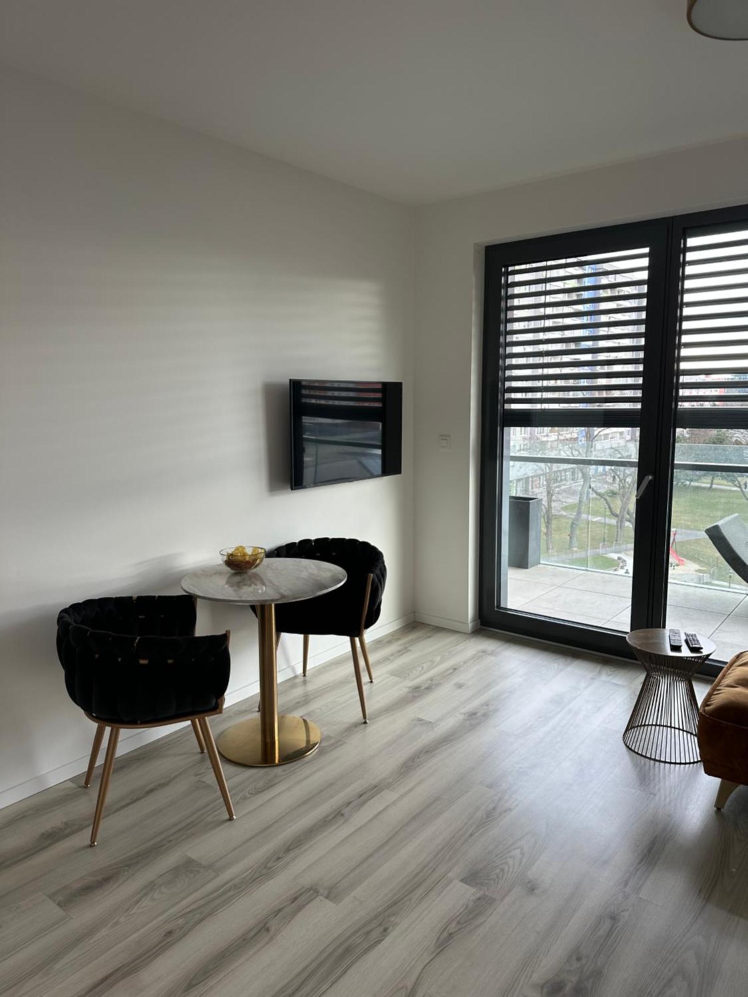 Ein Park Apartment With Free Parking Pozsony Kültér fotó